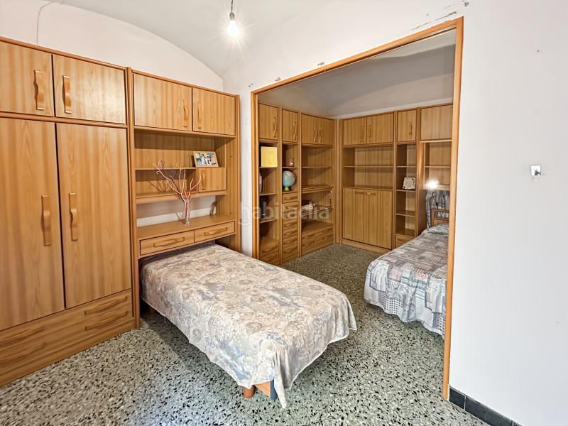 Foto 3a6372bb-16eb-471d-8737-6d17bc693aaf. Casa se vende esta casa con terraza soleada situada en el centro del pueblo , a pocos minutos de figueres.la propiedad está en Borrassà