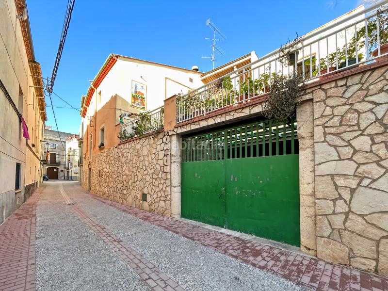 Foto 5e877cb6-5035-44ff-a84b-ab63103a88ad. Casa se vende esta casa con terraza soleada situada en el centro del pueblo , a pocos minutos de figueres.la propiedad está en Borrassà