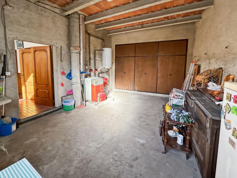 Foto 94fda7bb-4428-425c-b498-9889b7da03cd. Casa se vende esta casa con terraza soleada situada en el centro del pueblo , a pocos minutos de figueres.la propiedad está en Borrassà
