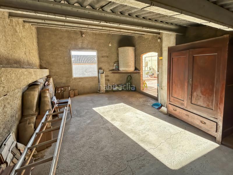 Foto cd4a539b-f58b-44ed-a64d-f378d9f4f850. Casa se vende esta casa con terraza soleada situada en el centro del pueblo , a pocos minutos de figueres.la propiedad está en Borrassà