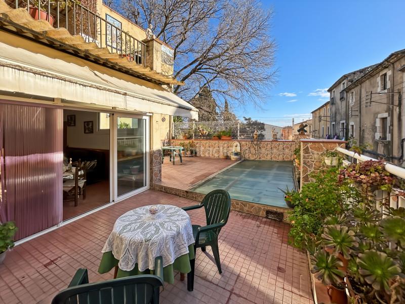 Foto ce45bbb9-6a6c-4707-972f-6786271ebbe8. Casa se vende esta casa con terraza soleada situada en el centro del pueblo , a pocos minutos de figueres.la propiedad está en Borrassà