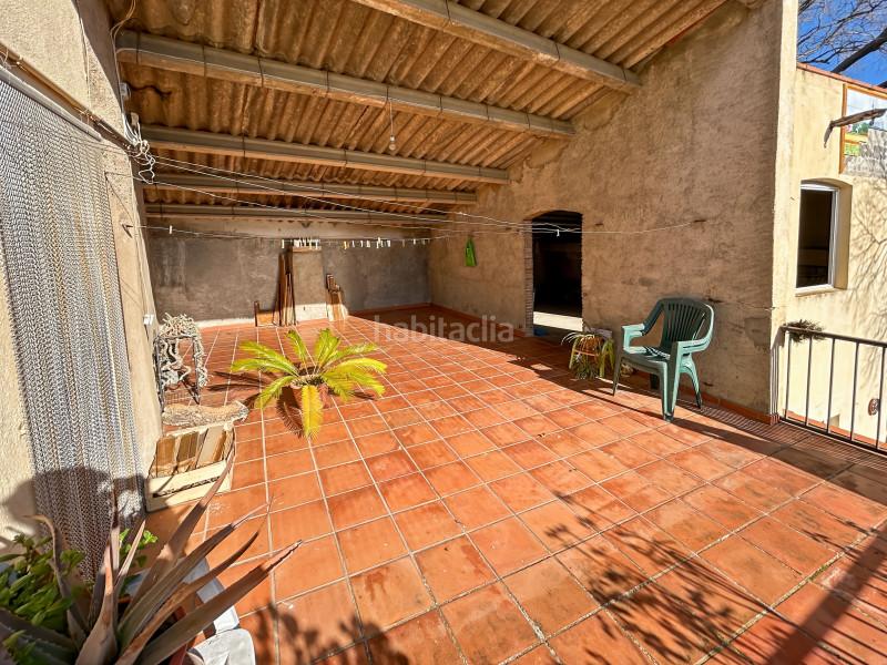 Foto e01d73cc-4a7f-49d0-86b9-01197618919b. Casa se vende esta casa con terraza soleada situada en el centro del pueblo , a pocos minutos de figueres.la propiedad está en Borrassà