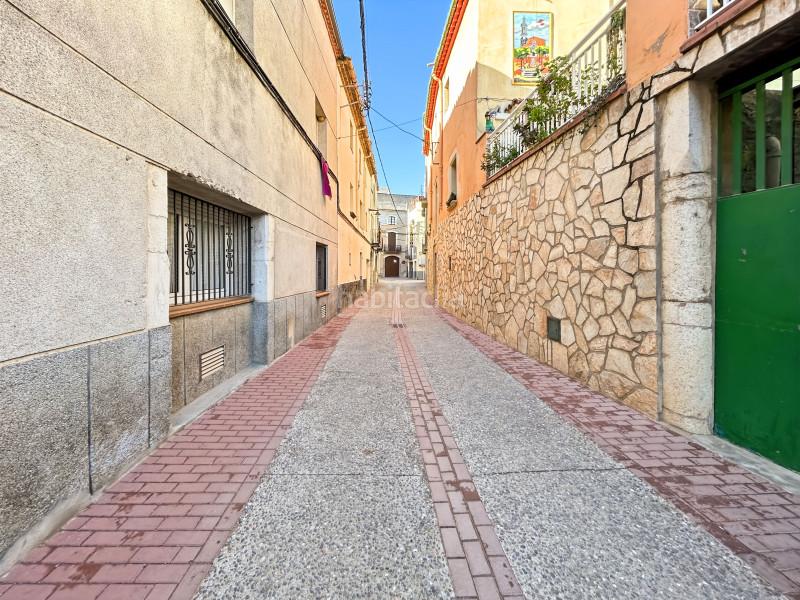 Foto ecdd3b2e-64a9-455e-8621-75c5f6ecb309. Casa se vende esta casa con terraza soleada situada en el centro del pueblo , a pocos minutos de figueres.la propiedad está en Borrassà