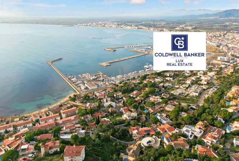 Foto 749f66ca-9430-43c0-8ee4-f367fa4e1025. Casa ubicada en una parcela con vistas excepcionales, esta casa ecológica desde 1.100.000 euros terreno incluido presenta una arquitect en Roses