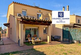 Maison  N/a. Situada en una zona tranquila de empuriabrava, esta casa, constr