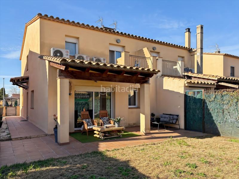 Foto a09c113a-0759-4353-a10b-ced6334c7156. Casa situada en una zona tranquila , esta casa, construida en 2005, cuenta con un jardín soleado y una terraza cubierta en Empuriabrava