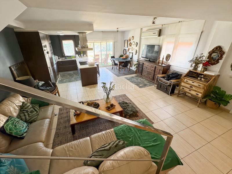 Foto a78750be-035f-41a0-a761-c166d4a1ec04. Casa situada en una zona tranquila , esta casa, construida en 2005, cuenta con un jardín soleado y una terraza cubierta en Empuriabrava