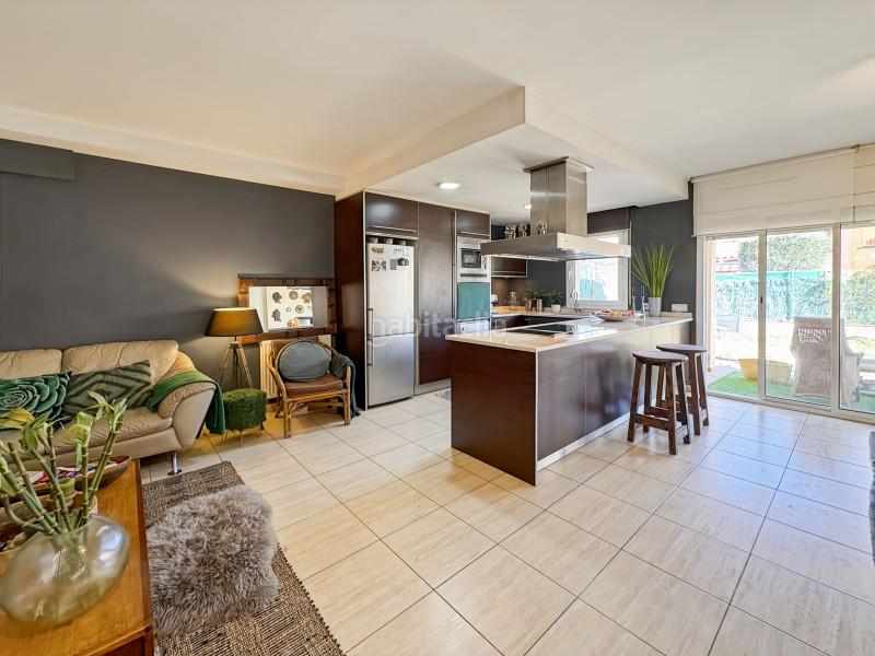 Foto c478adec-1e5a-44dc-a0cc-7e8bd20cb11d. Casa situada en una zona tranquila , esta casa, construida en 2005, cuenta con un jardín soleado y una terraza cubierta en Empuriabrava