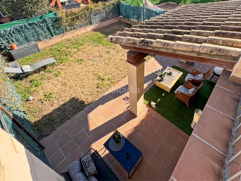 Foto f23c3870-ebc2-4fc5-8280-863803aaad48. Casa situada en una zona tranquila , esta casa, construida en 2005, cuenta con un jardín soleado y una terraza cubierta en Empuriabrava