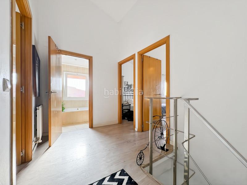 Foto fd3d1540-66fa-447a-a40f-63de42278b09. Casa situada en una zona tranquila , esta casa, construida en 2005, cuenta con un jardín soleado y una terraza cubierta en Empuriabrava
