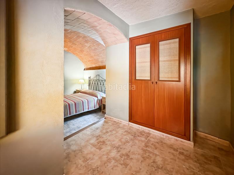 Foto 186736bc-9f05-4a51-8014-e643d728aa68. Casa  con licencia de turismo rural, para casa rural o alquiler , diseñada para alojar hasta 10 personas.la distribuc en Garriguella