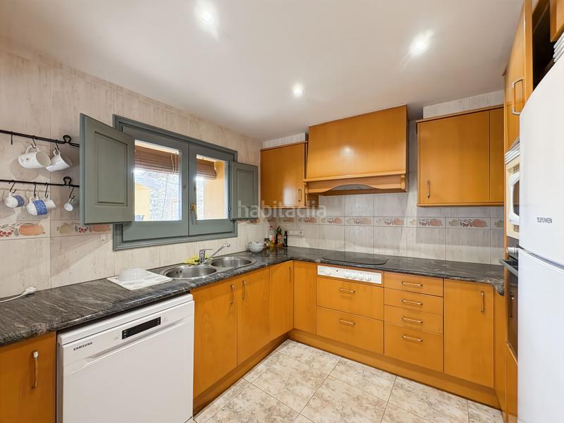 Foto 404d56ef-a854-40b4-adb5-3f3f84b27232. Casa  con licencia de turismo rural, para casa rural o alquiler , diseñada para alojar hasta 10 personas.la distribuc en Garriguella