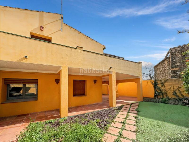 Foto dbf734b4-81af-4460-b727-cd7f86e17e58. Casa  con licencia de turismo rural, para casa rural o alquiler , diseñada para alojar hasta 10 personas.la distribuc en Garriguella