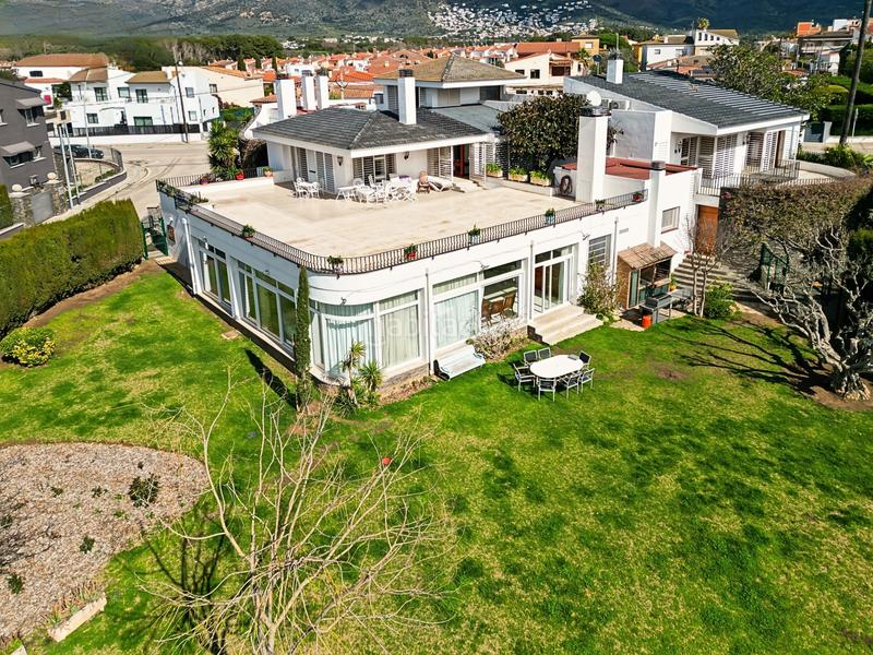 Foto 3e7212ef-03cd-46f0-b239-0e41e79995ae. Casa con riscaldamento parcheggio piscina in Nord Roses