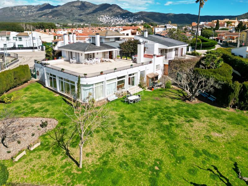 Foto fe8c1492-70e3-45d7-8f7f-3f9fcc626281. Casa con riscaldamento parcheggio piscina in Nord Roses