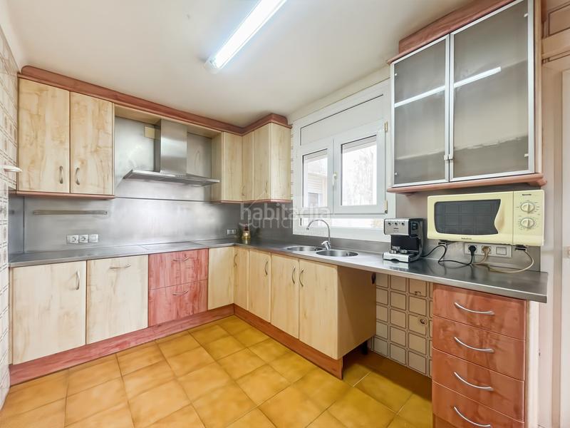 Foto 1071f53c-277b-48e4-9c51-3e4756640012. Piso ático situado , en la última planta del edificio con una gran terraza y vistas panorámicas al alt empordà.dispone de tr en Figueres