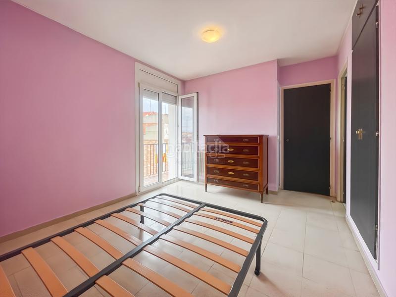 Foto 6846f3ee-b299-4547-8425-7f6c3c0688fe. Piso ático situado , en la última planta del edificio con una gran terraza y vistas panorámicas al alt empordà.dispone de tr en Figueres