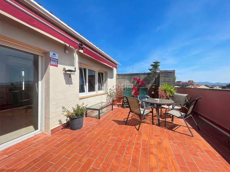Foto f4b0b58f-03e8-49ad-8797-3b6efb25b85b. Piso ático situado , en la última planta del edificio con una gran terraza y vistas panorámicas al alt empordà.dispone de tr en Figueres