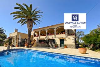 Casa  N/a. Villa en venta en una zona tranquila y abierta, a pocos pasos de