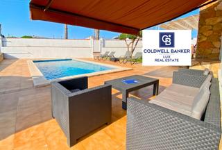 Casa  N/a. Casa unifamiliar de una sola planta con licencia turística y gar