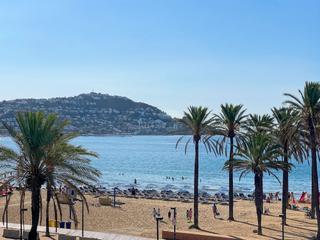 Pis  N/a. Apartamento de 66m2 completamente renovado con vista al mar y a