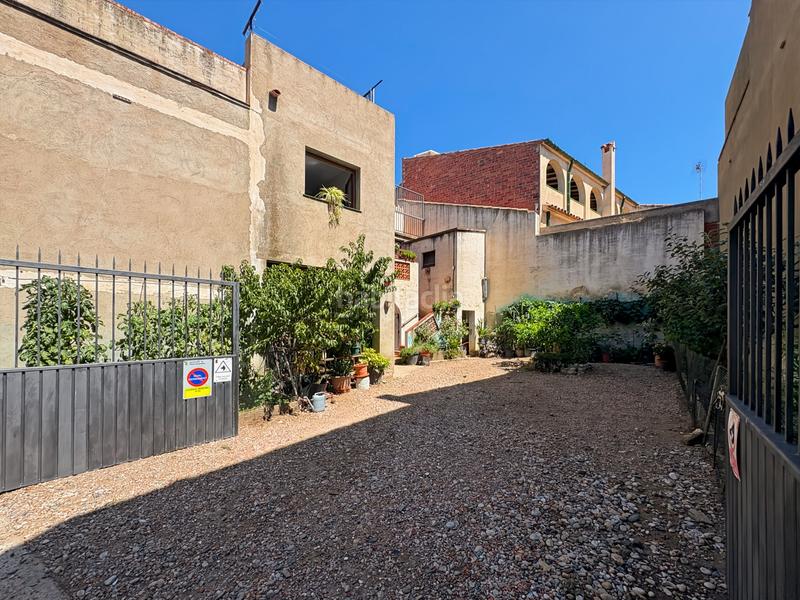 Foto b73c1cf3-6f9b-4afd-84c2-04bb9963ddc3. Casa adosada encantadora casa en medio del pueblo de palau saverdera, con vistas desde las terrazas a las montañas y con posibilidad de constru en Palau-saverdera