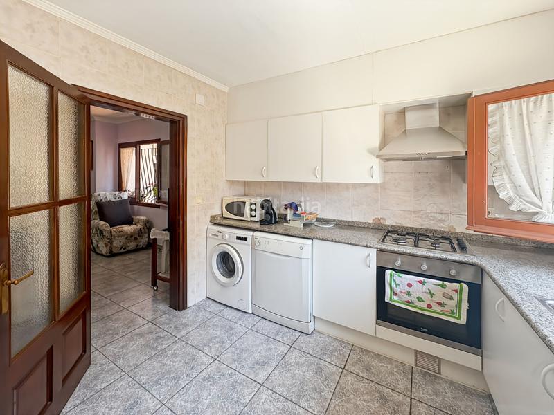 Foto e3bd03f3-a4c7-4058-8a5a-d013293975bc. Casa adosada encantadora casa en medio del pueblo de palau saverdera, con vistas desde las terrazas a las montañas y con posibilidad de constru en Palau-saverdera