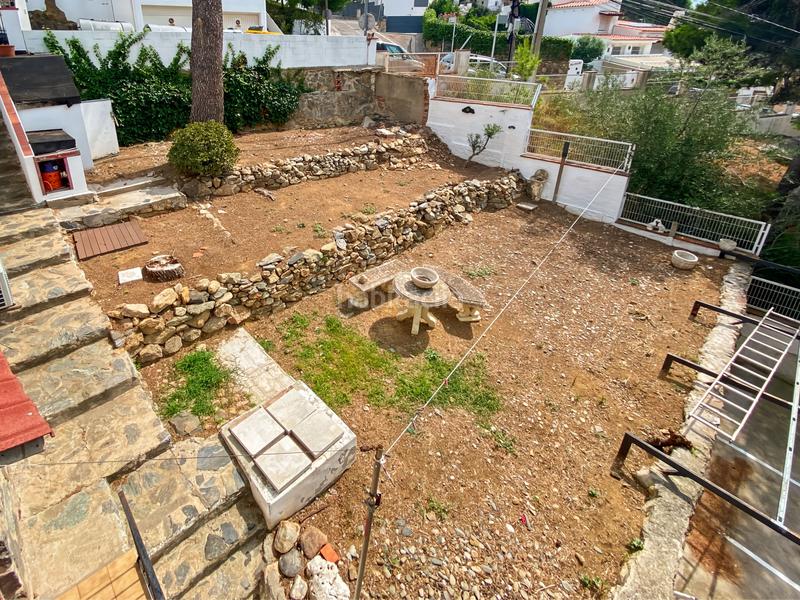 Foto 127cdd49-7bec-4e5f-bb55-29b2dfa8a52a. Casa a 50 metros de la playa de canyelles, oportunidad de comprar una casa con 5 plazas de aparcamiento privadas, amplio garaje y espac en Roses