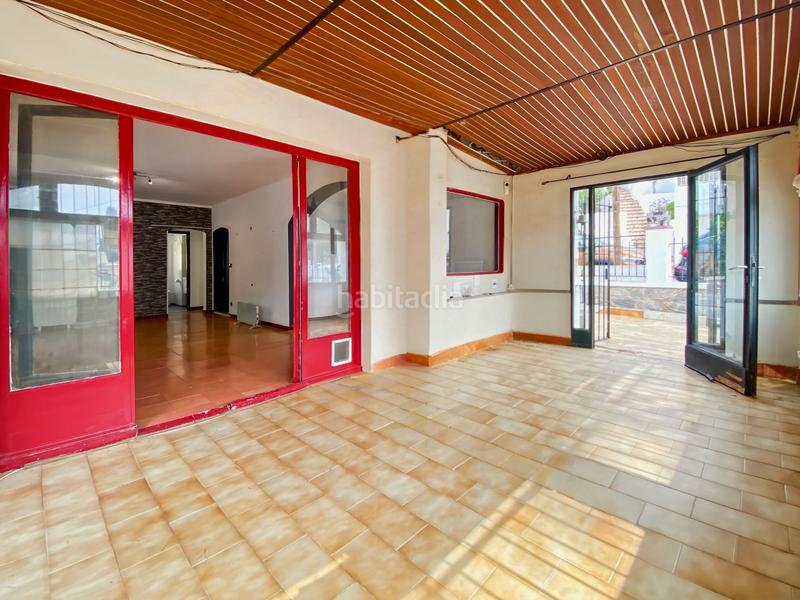 Foto c1dddb4d-df06-4b50-a988-3d56a68cf357. Casa a 50 metros de la playa de canyelles, oportunidad de comprar una casa con 5 plazas de aparcamiento privadas, amplio garaje y espac en Roses