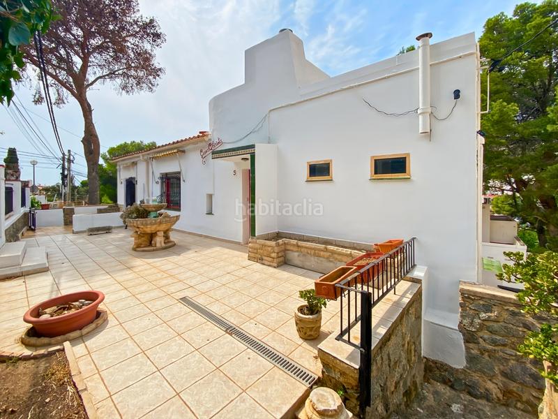 Foto cad4f571-1d8f-454b-9b0d-dbba597a7574. Casa a 50 metros de la playa de canyelles, oportunidad de comprar una casa con 5 plazas de aparcamiento privadas, amplio garaje y espac en Roses