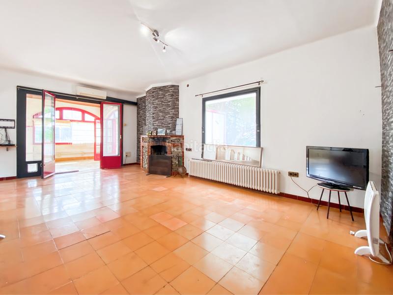 Foto d297b271-dfa6-4b09-bccd-56c0a2cad35c. Casa a 50 metros de la playa de canyelles, oportunidad de comprar una casa con 5 plazas de aparcamiento privadas, amplio garaje y espac en Roses