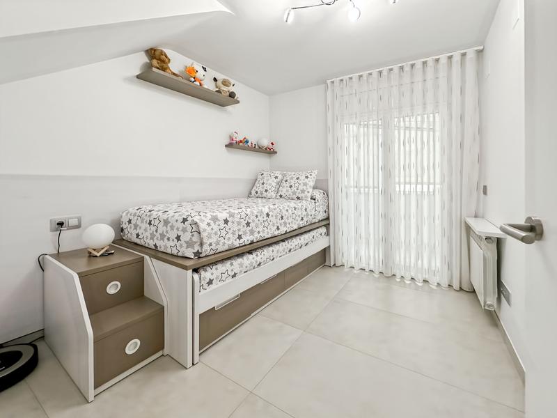 Foto f010663c-7a13-402a-8d84-f4a35870c685. Dúplex amb calefacció a Eixample Residencial Escala (L´)