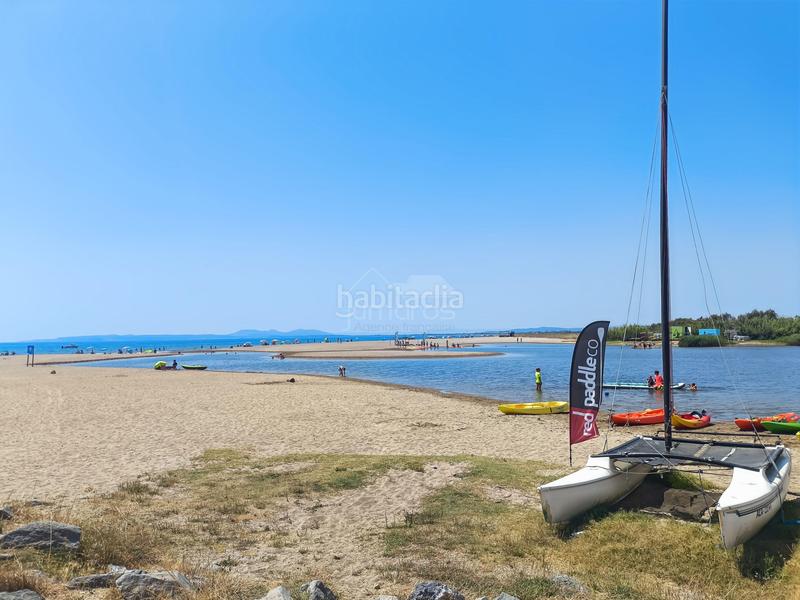 Foto e98034a0-8f8c-4670-9073-9bd94dca5b7c. Planta baja apartamento en venta a solo 400 metros de la playa y situado en planta baja.consta de un dormitorio, un cuarto de en Empuriabrava