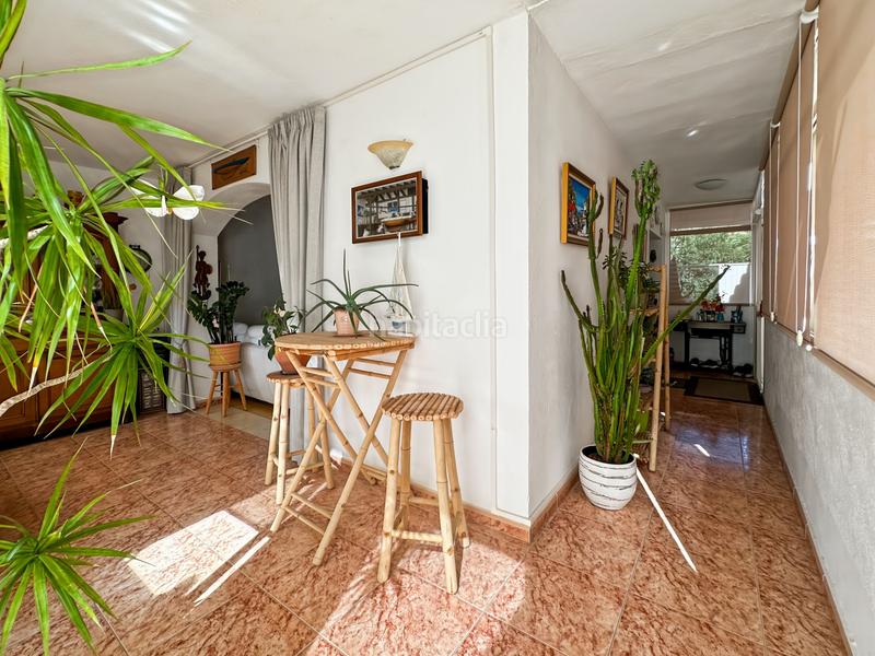 Foto 212d4bd2-8761-4ac7-9f1a-957ceb242616. Casa  independiente y luminosa, situada en una zona tranquila a solo 100 metros de la playa de Riells, lescala.nada más entrar, des en Escala (L´)