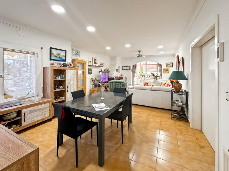 Foto 711c8286-d04c-4136-99be-467778c53b5b. Casa  independiente y luminosa, situada en una zona tranquila a solo 100 metros de la playa de Riells, lescala.nada más entrar, des en Escala (L´)