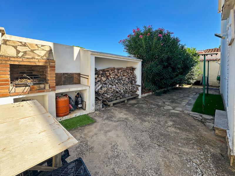 Foto bc60074e-ec42-4f46-bdbf-dd947b78060b. Casa  independiente y luminosa, situada en una zona tranquila a solo 100 metros de la playa de Riells, lescala.nada más entrar, des en Escala (L´)