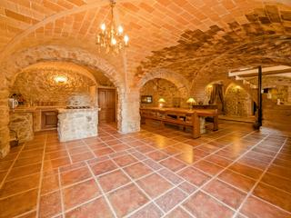 Casa  N/a. En el centro de agullana, un pequeño pueblo de los pirineos en l