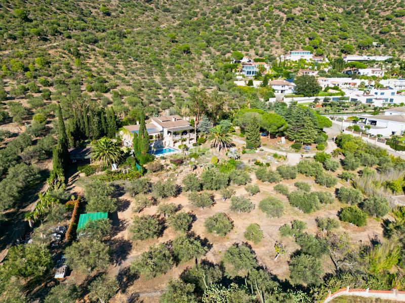 Foto a5091b4b-bddb-4ca8-b07b-b90f2fb835de. Casa amb calefacció aparcament piscina a Pau