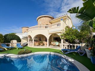 Casa  N/a. Esta casa en venta en empuriabrava es una auténtica joya está eq