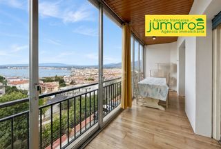 Pis  N/a. Luminoso apartamento ubicado en roses, con una superficie constr