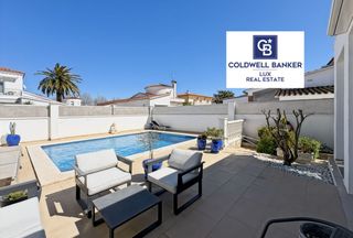 Maison  N/a. Casa en venta en empuriabrava, moderna, con piscina y amplios es
