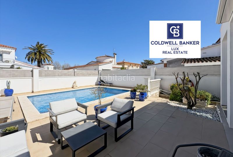 Foto ea867087-39f6-48c9-8269-86c88c42602f. Casa amb calefacció aparcament piscina a Peni Empuriabrava