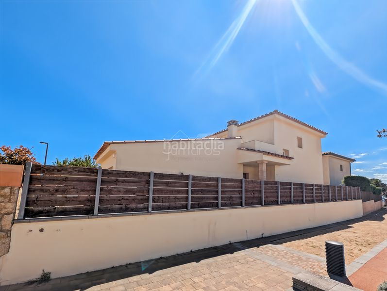 Foto 20f40e68-e395-41f6-ab22-6d72fe04114c. Casa mandato en exclusivacasa independiente a cuatro vientos, en muy buen estado, construida en 2006, con mucho potencial y situada en en Pau