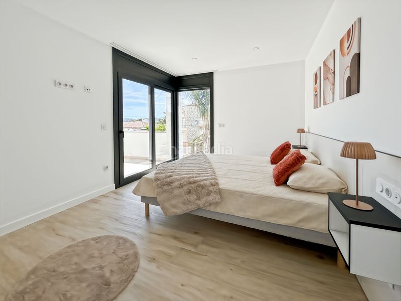 Foto c5ae3069-6f7b-4293-8cd7-ec51e9f7023c. Casa adossada amb calefacció aparcament piscina a Empuriabrava