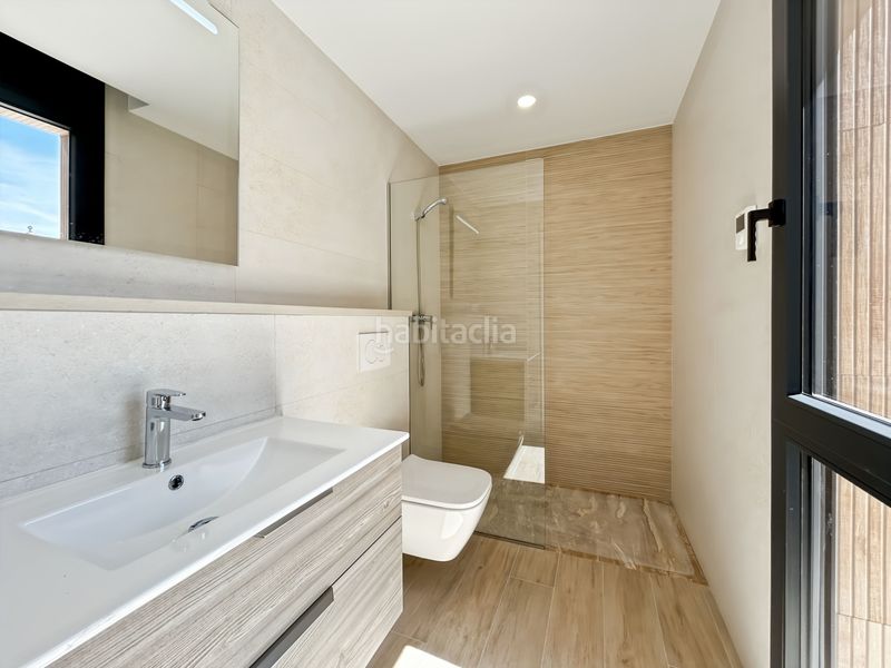 Foto e8be9ed9-c4fe-47be-8320-7a44a8176f92. Casa adossada amb calefacció aparcament piscina a Empuriabrava
