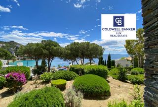 Piso  N/a. A 100 metros de la playa de canyelles, apartamento con terraza y