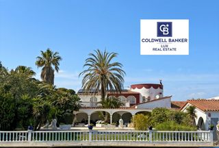 Casa  N/a. Villa situada antes de los puentes de empuriabrava, con un amarr