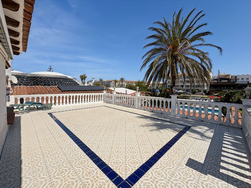 Foto 71852415-e3de-49dc-8b8e-bf904cf019db. Casa amb calefacció aparcament piscina a Carmençó Empuriabrava