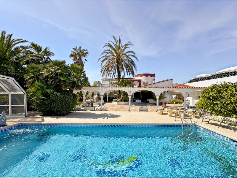 Foto a26e1e42-4f71-4399-82d1-9e9cf4a59055. Casa amb calefacció aparcament piscina a Carmençó Empuriabrava