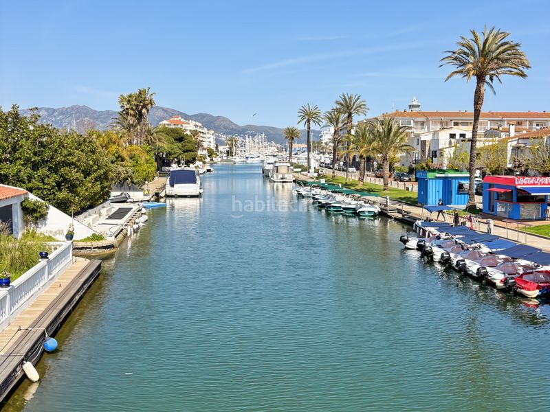 Foto fa7d4e85-a748-49d4-9edd-cba3da58ec1c. Casa amb calefacció aparcament piscina a Carmençó Empuriabrava